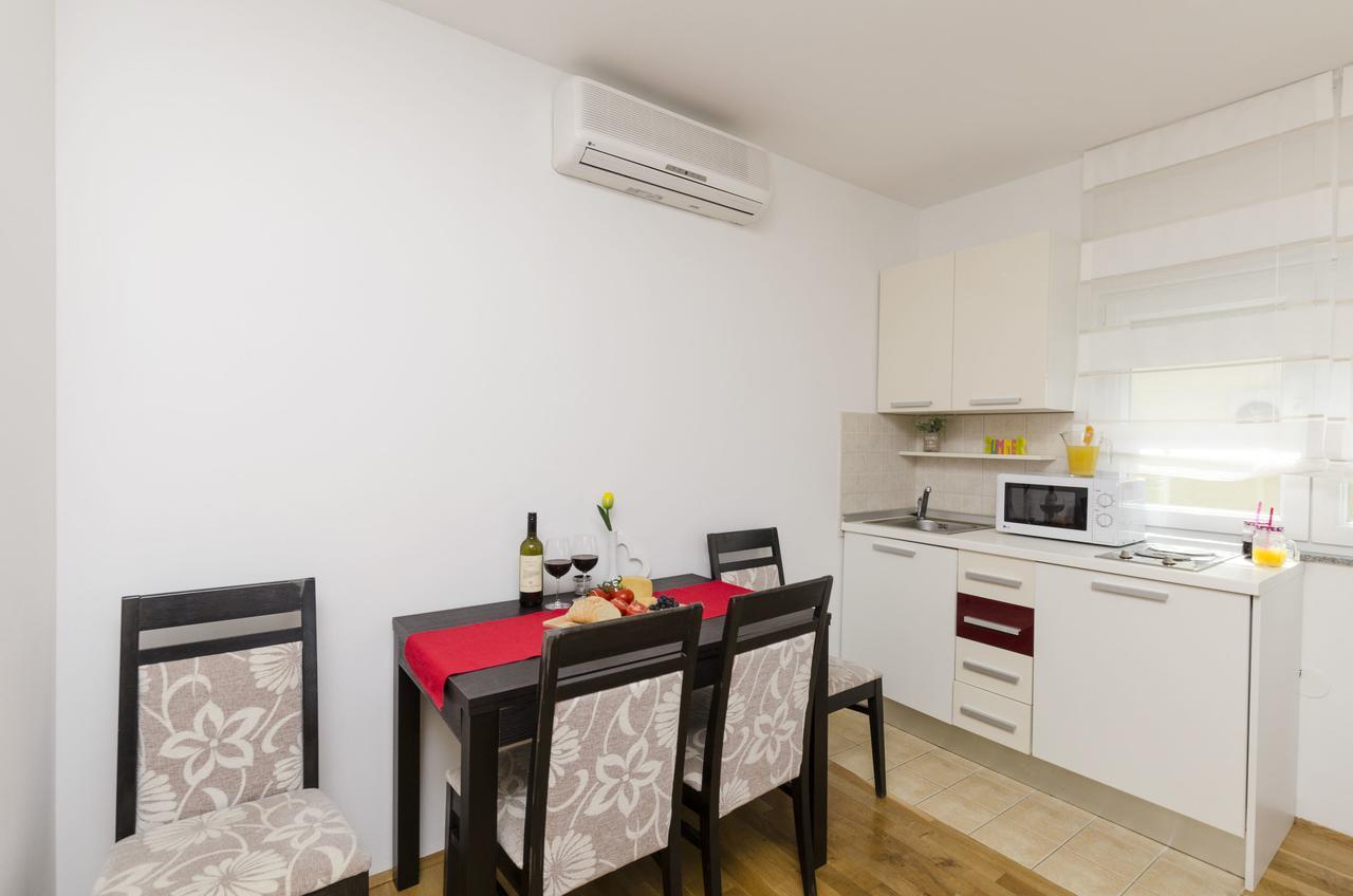 Apartments Maja Donji Okrug  Extérieur photo